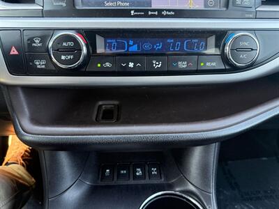 2017 Toyota Highlander Limited   - Photo 12 - Edmonton, AB T5S 2X1