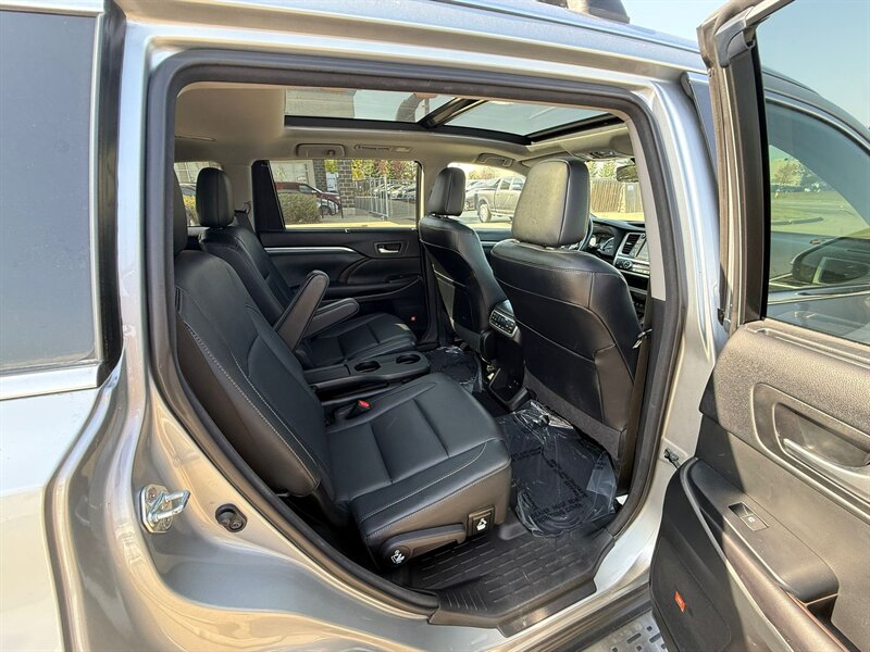2017 Toyota Highlander Limited - Photo 17 - Edmonton, AB T6V 1H5