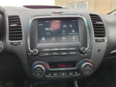 2017 Kia Forte EX   - Photo 11 - Calgery,  
