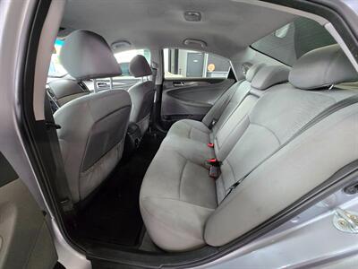 2014 Hyundai SONATA Hybrid   - Photo 16 - Calgery,  