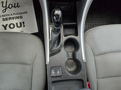 2014 Hyundai SONATA Hybrid   - Photo 12 - Calgery,  