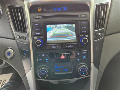 2014 Hyundai SONATA Hybrid   - Photo 13 - Calgery,  