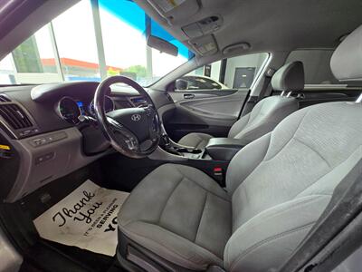 2014 Hyundai SONATA Hybrid   - Photo 15 - Calgery,  