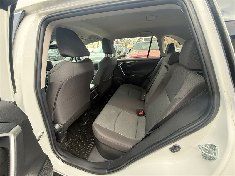 2024 Toyota RAV4 Hybrid LE - Photo 17 - Edmonton, AB T5G 0N9