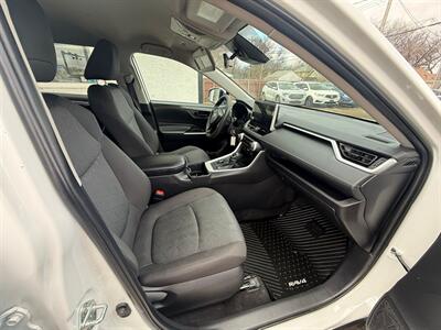 2024 Toyota RAV4 Hybrid LE - Photo 18 - Edmonton, AB T5G 0N9