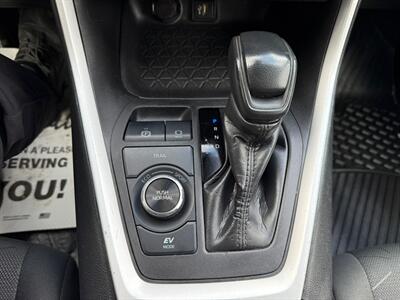 2024 Toyota RAV4 Hybrid LE - Photo 13 - Edmonton, AB T5G 0N9