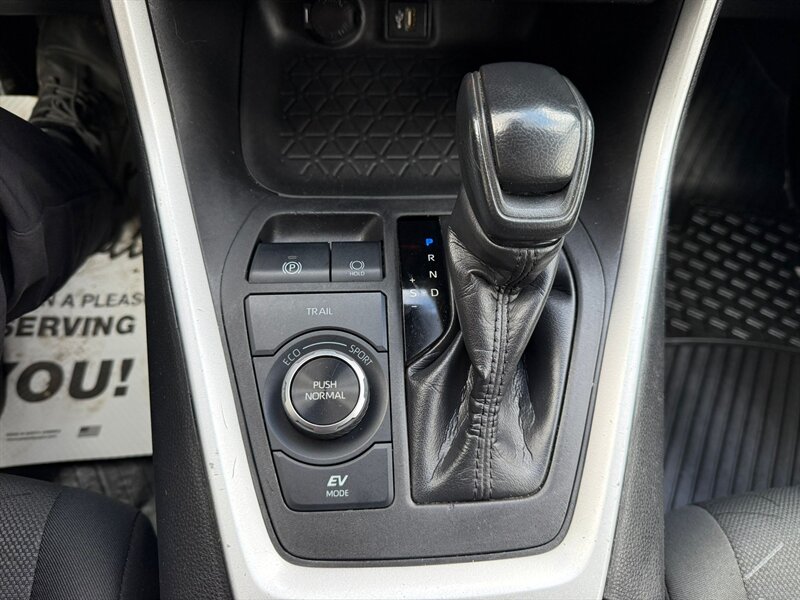 2024 Toyota RAV4 Hybrid LE - Photo 13 - Edmonton, AB T5G 0N9