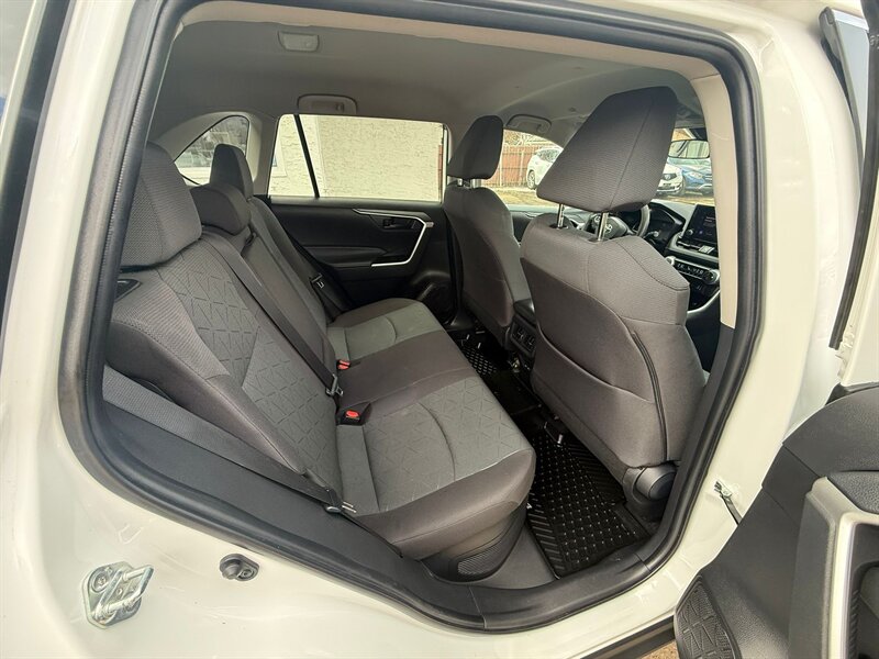 2024 Toyota RAV4 Hybrid LE - Photo 19 - Edmonton, AB T5G 0N9