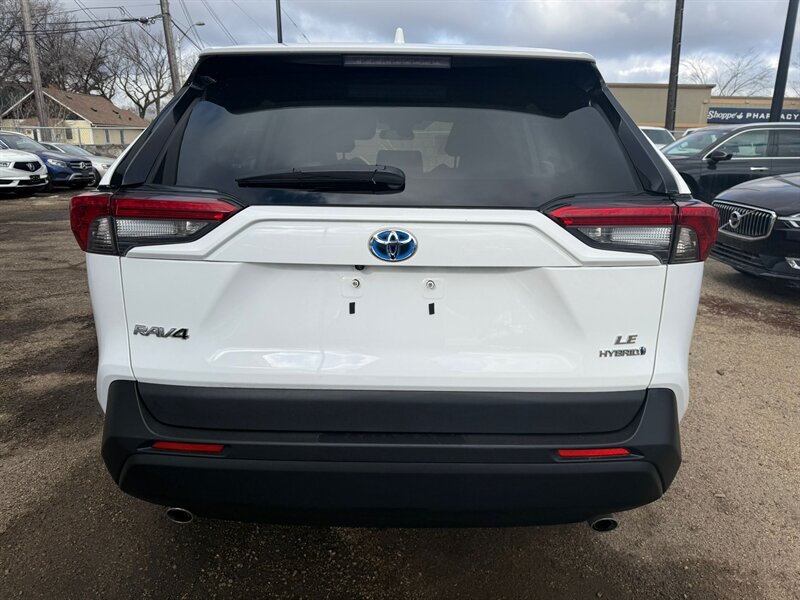 2024 Toyota RAV4 Hybrid LE - Photo 6 - Edmonton, AB T5G 0N9