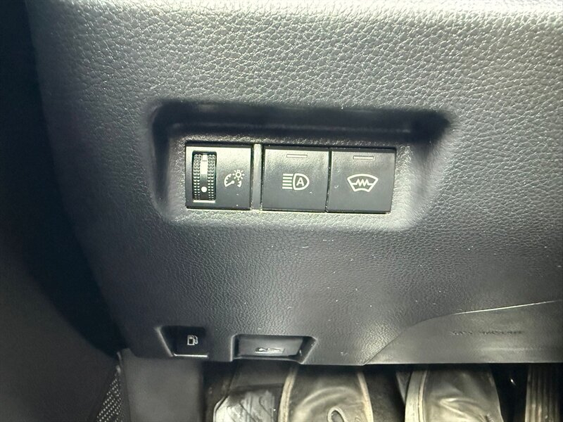 2024 Toyota RAV4 Hybrid LE - Photo 14 - Edmonton, AB T5G 0N9