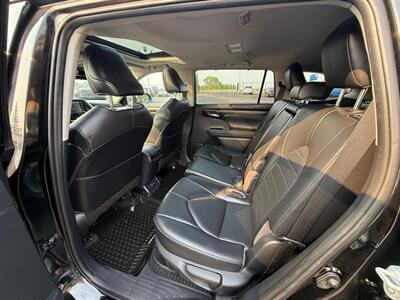 2021 Toyota Highlander Hybrid XLE   - Photo 16 - Edmonton, AB T6V 1H5
