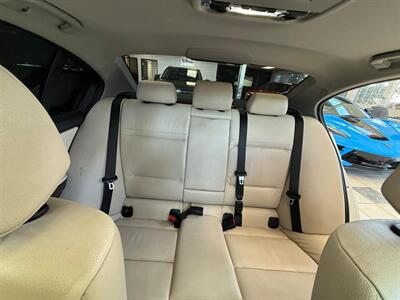 2011 BMW 3 Series 335i xDrive   - Photo 18 - Calgery,  