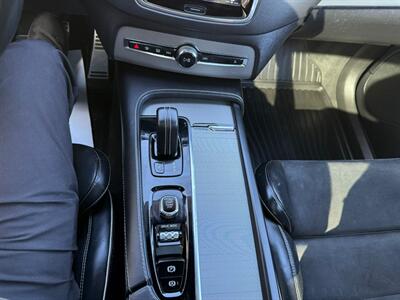 2021 Volvo XC90 Recharge T8 R-Design   - Photo 12 - Edmonton, AB T5G 0N9
