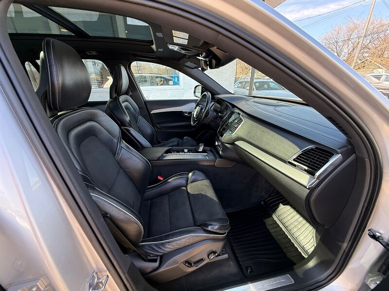 2021 Volvo XC90 Recharge T8 R-Design - Photo 17 - Edmonton, AB T6V 1H5