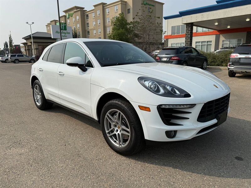 2016 Porsche Macan S  