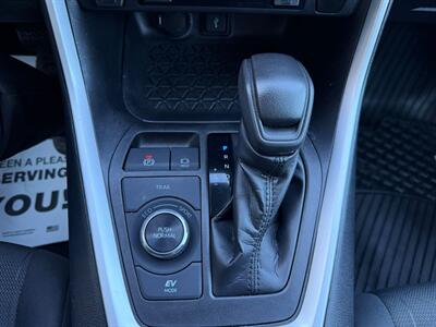 2021 Toyota RAV4 Hybrid LE   - Photo 13 - Edmonton, AB T5G 0N9