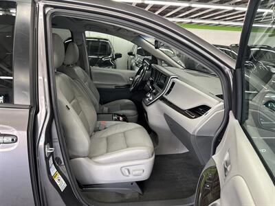 2017 Toyota Sienna XLE 7-Passenger ONE OWNER AWD - Photo 15 - Portland, OR 97267