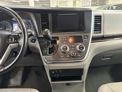 2017 Toyota Sienna XLE 7-Passenger ONE OWNER AWD - Photo 18 - Portland, OR 97267