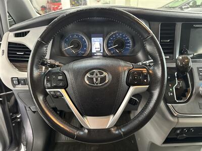 2017 Toyota Sienna XLE 7-Passenger ONE OWNER AWD - Photo 11 - Portland, OR 97267