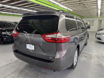 2017 Toyota Sienna XLE 7-Passenger ONE OWNER AWD - Photo 4 - Portland, OR 97267