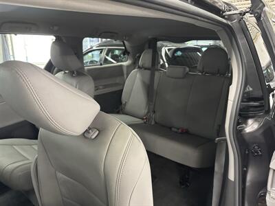 2017 Toyota Sienna XLE 7-Passenger ONE OWNER AWD - Photo 17 - Portland, OR 97267