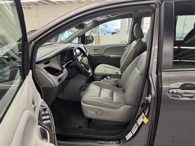 2017 Toyota Sienna XLE 7-Passenger ONE OWNER AWD - Photo 12 - Portland, OR 97267
