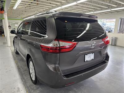 2017 Toyota Sienna XLE 7-Passenger ONE OWNER AWD - Photo 6 - Portland, OR 97267