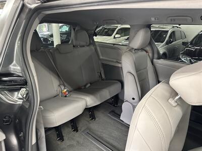 2017 Toyota Sienna XLE 7-Passenger ONE OWNER AWD - Photo 14 - Portland, OR 97267