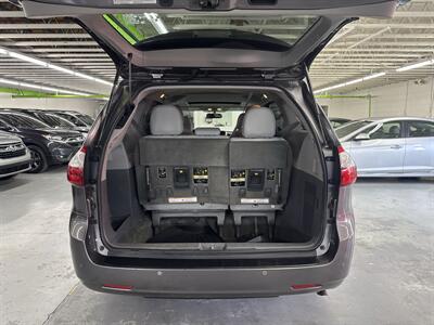 2017 Toyota Sienna XLE 7-Passenger ONE OWNER AWD - Photo 9 - Portland, OR 97267