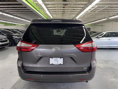 2017 Toyota Sienna XLE 7-Passenger ONE OWNER AWD - Photo 5 - Portland, OR 97267