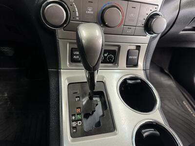 2013 Toyota Highlander SE 2 OWNER 30 SERVICE   - Photo 16 - Portland, OR 97267
