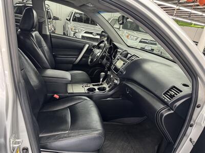 2013 Toyota Highlander SE 2 OWNER 30 SERVICE   - Photo 11 - Portland, OR 97267