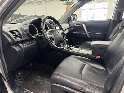 2013 Toyota Highlander SE 2 OWNER 30 SERVICE   - Photo 9 - Portland, OR 97267