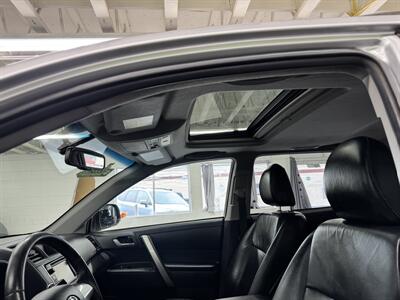 2013 Toyota Highlander SE 2 OWNER 30 SERVICE   - Photo 14 - Portland, OR 97267