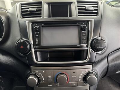 2013 Toyota Highlander SE 2 OWNER 30 SERVICE   - Photo 17 - Portland, OR 97267