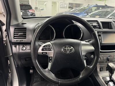2013 Toyota Highlander SE 2 OWNER 30 SERVICE   - Photo 13 - Portland, OR 97267