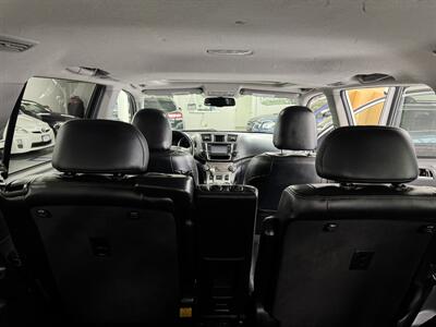 2013 Toyota Highlander SE 2 OWNER 30 SERVICE   - Photo 12 - Portland, OR 97267