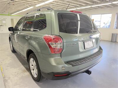 2015 Subaru Forester 2.5i ONE OWNER (29 SERVICE RECORDS) - Photo 4 - Portland, OR 97267