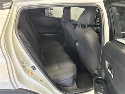 2018 Toyota C-HR XLE Premium (2 OWNERS) 24 SERVICE RECORDS - Photo 16 - Portland, OR 97267