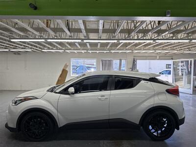 2018 Toyota C-HR XLE Premium (2 OWNERS) 24 SERVICE RECORDS - Photo 9 - Portland, OR 97267