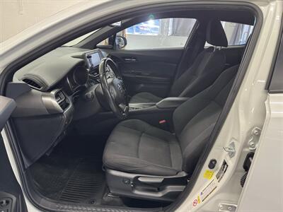 2018 Toyota C-HR XLE Premium (2 OWNERS) 24 SERVICE RECORDS - Photo 13 - Portland, OR 97267