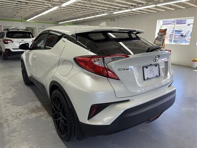 2018 Toyota C-HR XLE Premium (2 OWNERS) 24 SERVICE RECORDS - Photo 4 - Portland, OR 97267
