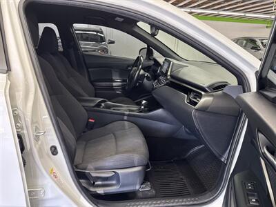 2018 Toyota C-HR XLE Premium (2 OWNERS) 24 SERVICE RECORDS - Photo 15 - Portland, OR 97267