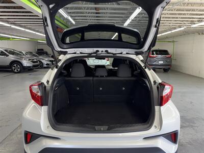 2018 Toyota C-HR XLE Premium (2 OWNERS) 24 SERVICE RECORDS - Photo 7 - Portland, OR 97267