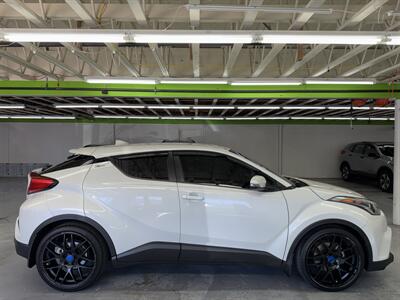 2018 Toyota C-HR XLE Premium (2 OWNERS) 24 SERVICE RECORDS - Photo 8 - Portland, OR 97267