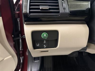 2017 Honda Accord LX w/Honda Sensing ONE OWNER   - Photo 18 - Portland, OR 97267