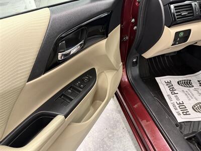 2017 Honda Accord LX w/Honda Sensing ONE OWNER   - Photo 19 - Portland, OR 97267