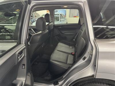 2015 Subaru Forester 2.5i Limited (2 OWNERS) - Photo 13 - Portland, OR 97267