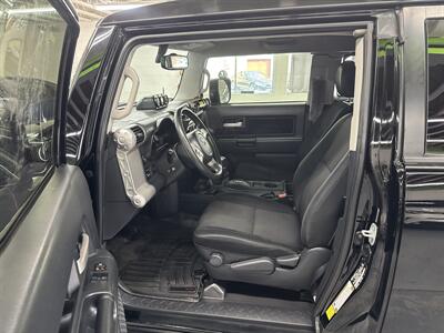 2014 Toyota FJ Cruiser RR DIFF RUST FREE - Photo 11 - Portland, OR 97267