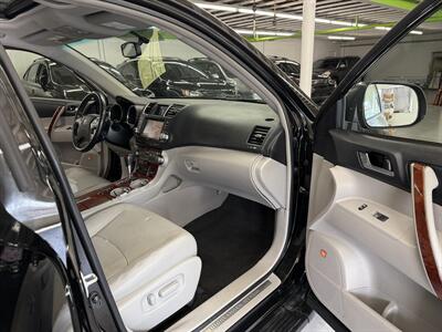 2011 Toyota Highlander Hybrid Limited TWO OWNER 20 SERVICE   - Photo 9 - Portland, OR 97267
